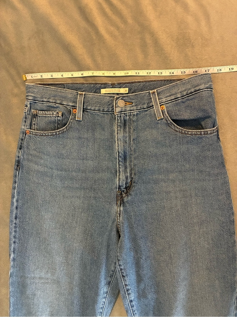 Levi's Women's High Rise Mom Blue Jeans Ripped Knee - Picture 6 of 10